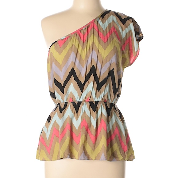 NWT BCBGeneration Boho Aztec Chevron Short Sleeve Blouse Top XXS ⭐3+ Bundle 15%⭐ - Picture 1 of 3